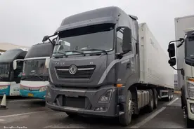 偶遇东风天龙AMT牵引车，裸车价才31万，这配置太值了图片