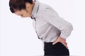 臀部、大腿后侧疼痛，坐骨神经痛，必备两种拉伸法，有效缓解疼痛图片