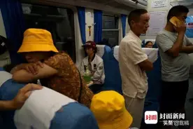 生病前直播卖书维生，当初滑板鞋送明星被多人拒绝 好友刚探望庞麦郎：看上去很瘦，称住院后没法唱歌赚钱了图片