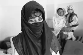 烧掉学历，穿回罩袍，阿富汗女性噩梦重演？图片