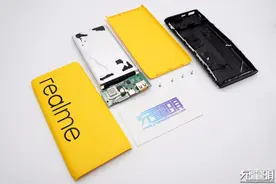 Realme 18W双向快充移动电源拆解，这设计也太真我了图片