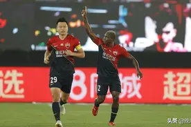 卡兰加建功+姜至鹏乌龙，中超第4轮河南建业2比1逆转击败10人深圳图片