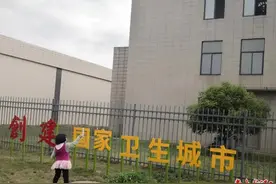 泪目！衡阳3岁女孩和妈妈隔窗相望，哭着喊：“妈妈我想你了”图片
