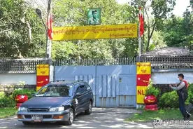 回顾缅甸36小时：宵禁、抗议与扫货；路上有很多士兵在巡逻，车辆不允许跨城通行图片