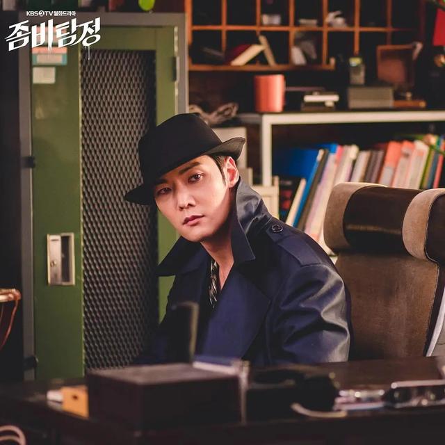 大发！刘在石惊喜客串韩剧《丧尸侦探》，扮演僵尸真的太惊悚了