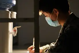 新兵在军营过的第一个节日——国庆中秋图片