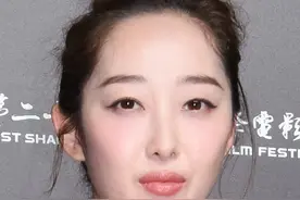 不笑的“林黛玉”蒋梦婕撞脸周冬雨，实在太像了图片