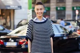 “脱”鞋成名秦舒培，为何与华谊老总离婚，转身嫁花花公子陈冠希图片
