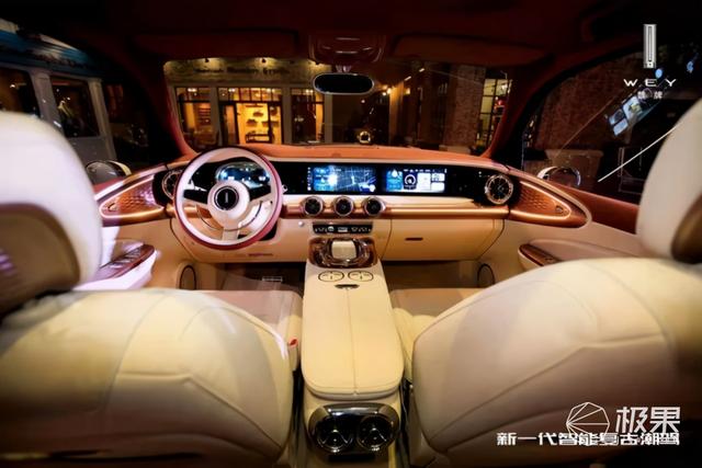 全球经典「老爷车」复活！配3块大屏科技感满满，20多万你买吗？