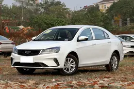 年轻人第一台轿车，可靠耐用又好看，5万多起，带你看新宝骏RC-5图片