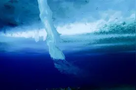 6种高杀伤力自然现象｜冰海巨柱极度深寒，火焰龙卷风飞天一小时图片