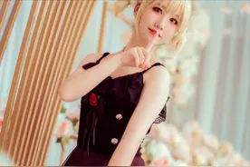 30岁妈妈扮萝莉遭吐槽，晒出萝莉装照片后，网友：这是15岁图片