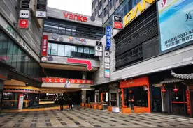 复工餐饮店大部分都是外卖订单，理发店1小时只接待1名顾客图片