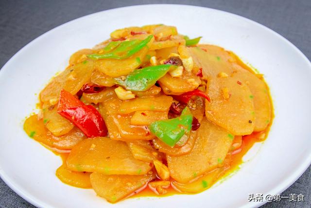 厨师长教你冬瓜简单好吃做法，食材便宜，地道的家常下饭小炒