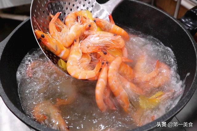 广式白灼虾不是简单水煮，蘸料做法全告诉你，再去饭店吃就亏了