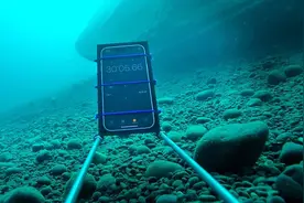 iPhone 12防水到底什么水平？他们把手机丢湖底做了测试图片