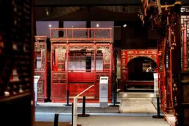 你知道古代十里红妆多华丽吗？此景区有“百床风情”可看，极奢华图片