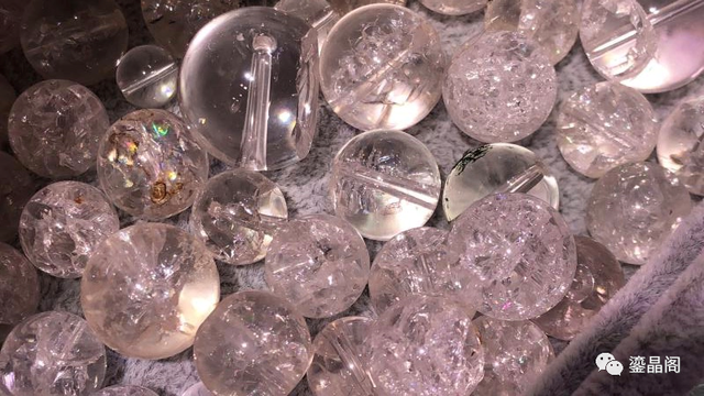 水晶七彩胶花能造假吗 2026年水晶七彩胶花能造假吗图片