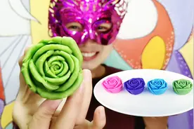 妹子试吃“3D玫瑰花巧克力”，层层花瓣偏偏卷曲，娇艳美丽真馋人视频封面