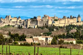 欧洲现存最大、保存最完整的中世纪古堡，险些成为贫民窟被拆除图片