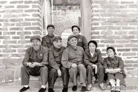 邱会作葬礼上，几千人过来送行，逝世6年后，实现临终遗愿图片