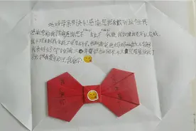“气球被吹飞女儿瞬间抱住妈妈”背后：妈妈卖气球为生，感慨大家生活都不容易，谢绝捐款图片