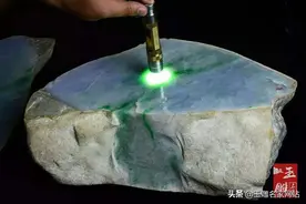 什么样的石头里面有玉？玉石一般出现在什么样的石头里图片