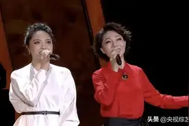 看似“姐妹花”的母女俩用歌声表达爱意图片