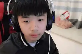 12岁少年迷恋打游戏，辍学后专职做游戏主播，结果悲催了图片