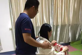 生娃的时候忍不住“生理需求”，妈妈窘迫到静止，医生见怪不怪图片