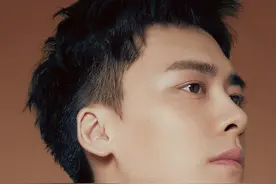 李易峰侧颜杀 英伦写真大片展现多面魅力图片