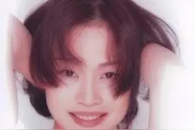 曾和王菲齐名的彭羚，事业巅峰时退圈嫁人，全家禁止她复出图片