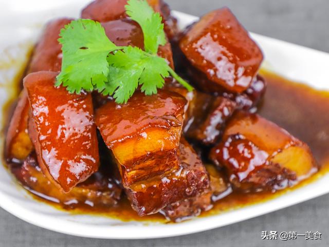 红烧肉最正确的家常做法，大厨把要点全告诉你，肥而不腻，太香了