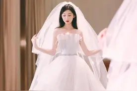 如果有机会当一位城堡的公主。心动哪一款？(婚纱素材)图片