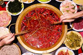 一顿火锅后，姑娘开始吐血！到底怎么回事？了解清楚免遭罪图片