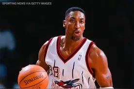 当看到图片中这些NBA球员所穿的球衣，突然感觉有点不适应图片
