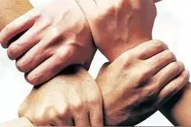 即便天空没有阳光，心中也能住着太阳；面对灾难，教孩子心中有光图片