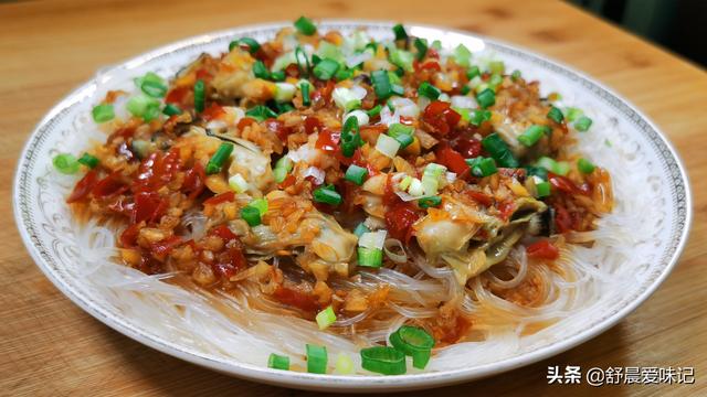 生蚝蒸粉丝,滋味鲜上鲜,简易一做就能上桌,亲属都说比烤的好吃
