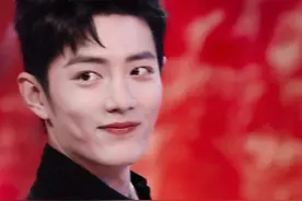 肖战散发父亲般慈爱，看敖子逸姿势太逗，留下《王牌》“后遗症”图片