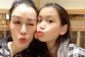 钟丽缇终于不偏心！带12岁二女儿参加选秀，张思捷气质不输考拉图片