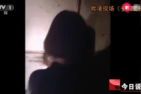 7个女孩酒吧内“抱团”，欺凌陌生女孩，逼其脱衣跳舞并录下视频图片