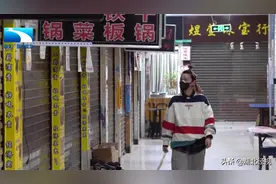 江汉路小炒“女王” 直播为自己带货图片