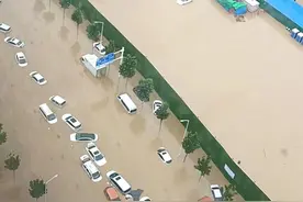 暴雨中郑州的日与夜：“大家都没有料到会这么严重”图片