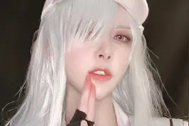 小说：她看上去是如此的端庄图片