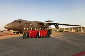 终于！运-20首次出国执行任务图片