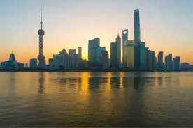 能抗住超强台风吗？灿都来袭，上海中心大厦1000吨阻尼器摆动图片