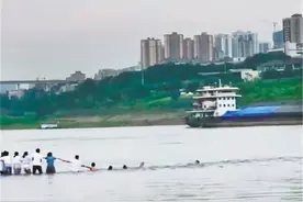 王红旭老师背后的城市力量——记救命“人链”中的那些人和事图片