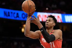 NBA2K20球员赛首轮，两大防守悍将正面对决，贝弗利欲以下克上图片