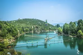 河南林州有一处景区，自然山水完美交融，是夏季游玩的好地方图片
