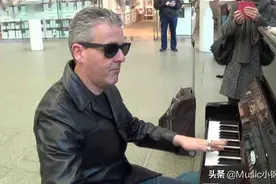 街头钢琴大牛“K博士”全副武装上线，技术一流欢乐无限图片